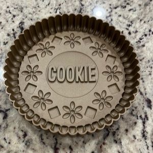 New Chicago metallic cookie baking dish